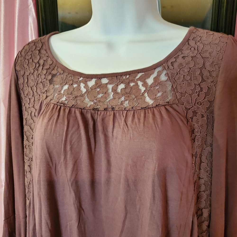 Bell sleeve lace tunic - Picture 5 of 10